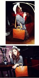 หมดค่ะ กระเป๋าสะพายเกาหลี แบรนด์แท้Maomao รุ่นM15-009  รุ่นนี้ design เก๋ดีค่ะ ออกเป็นทรงสี่เหลี่ยม